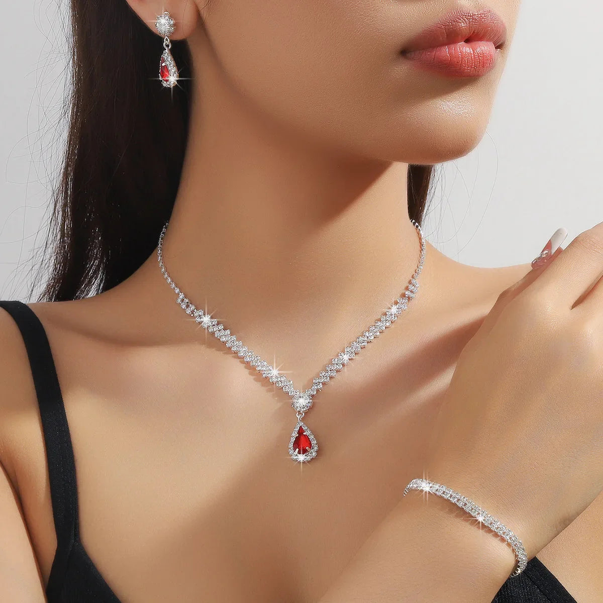 Elevate Your Style with Exquisite Women's Necklaces