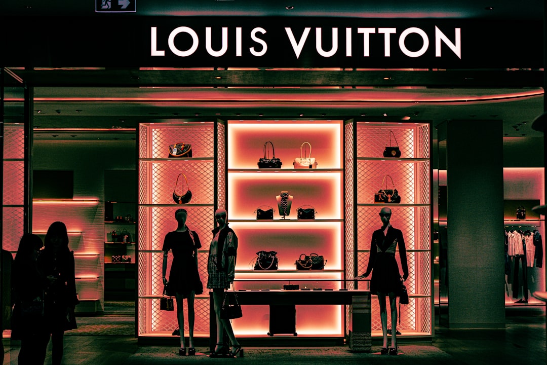 Gifting Elegance: Affordable Luxury for Gen Z Style Enthusiasts