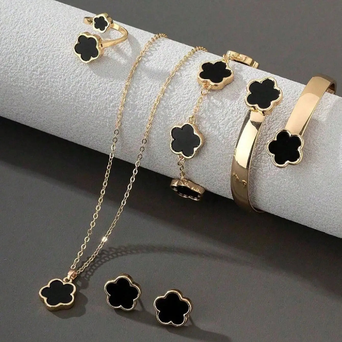 Noir Clover Jewelry Set