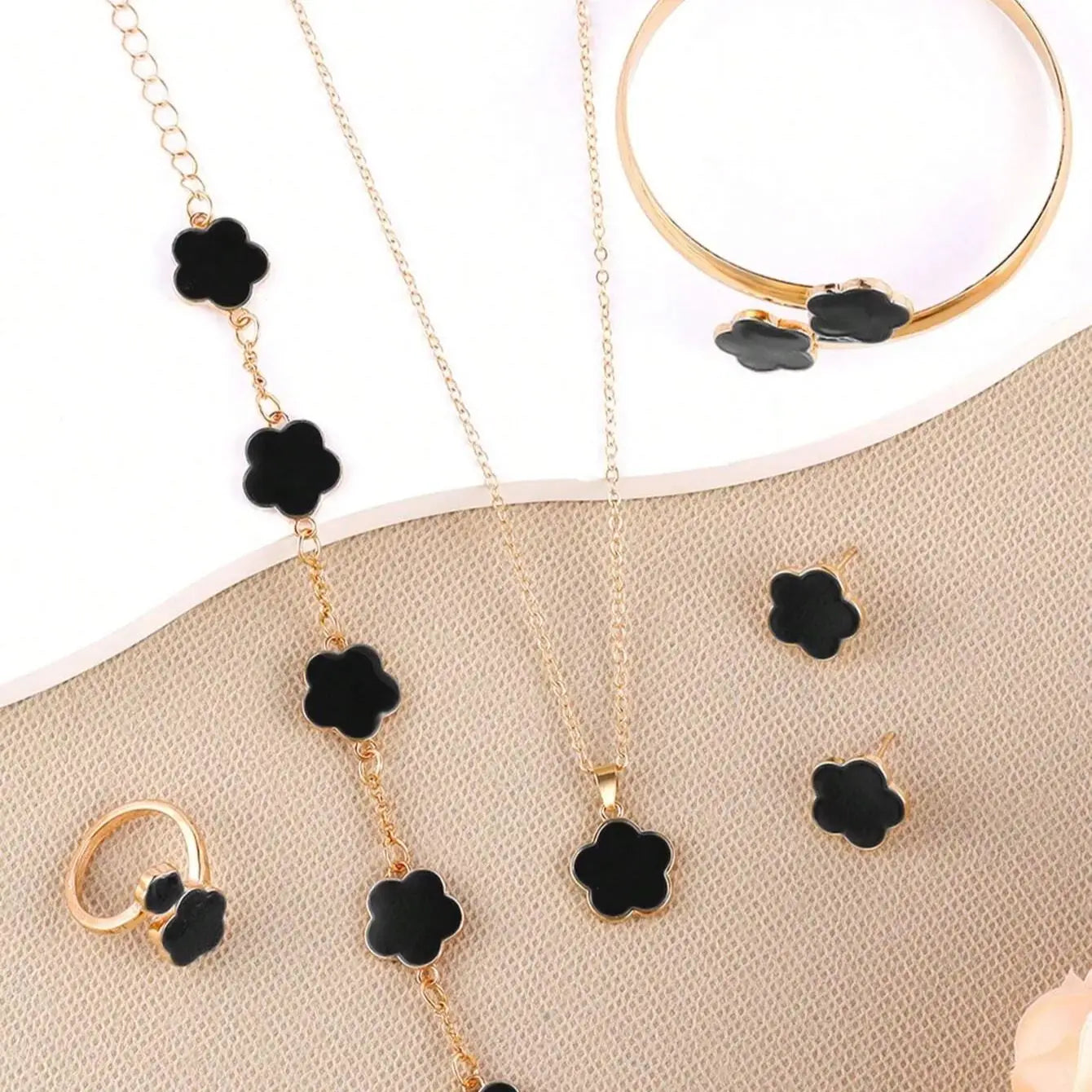 Noir Clover Jewelry Set