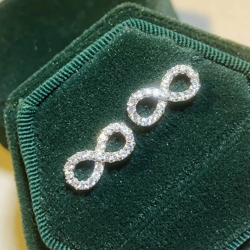 Minimalist Crystal Round Stud Earrings – Sparkling CZ Everyday Jewelry