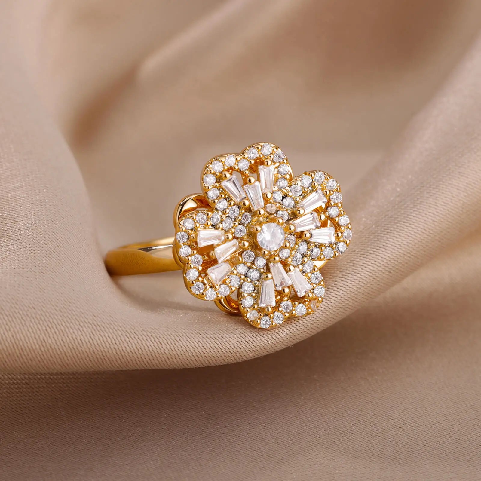 Rotating Four-Leaf Clover Ring — Anti-Stress Pave Zircon Gold Band