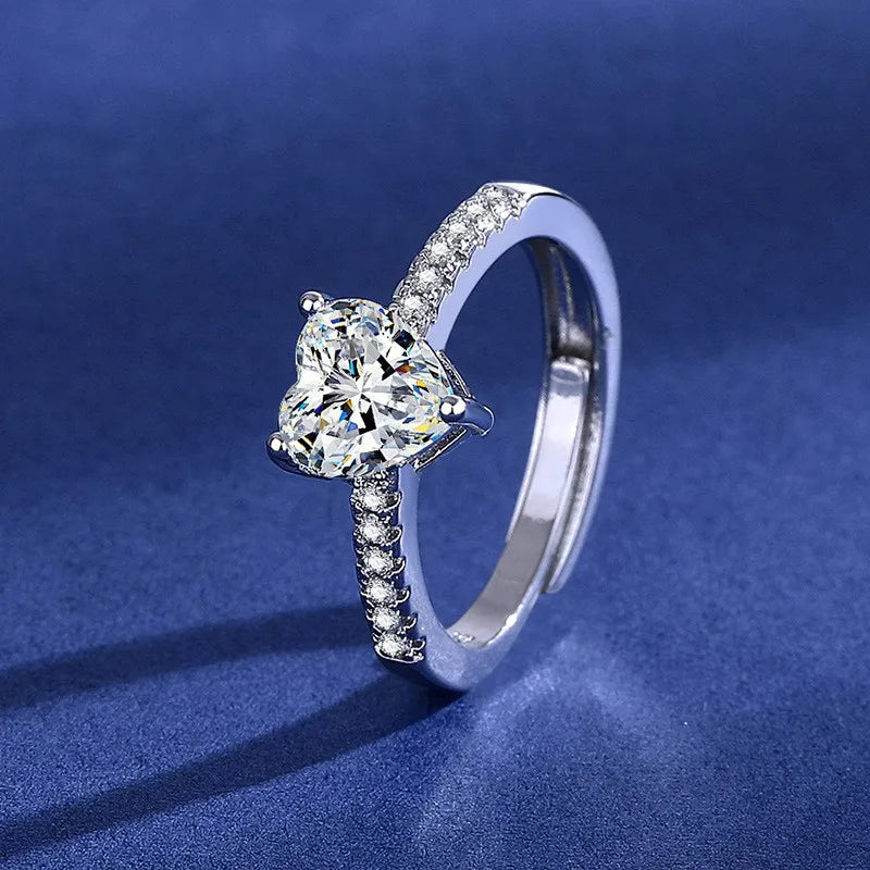 Classic Ring with Imitation Diamond - Timeless Elegance